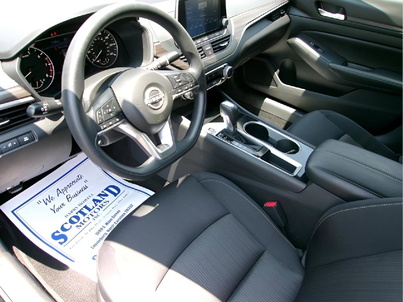 Used 2024 Nissan Altima 2.5 SV FWD image 12