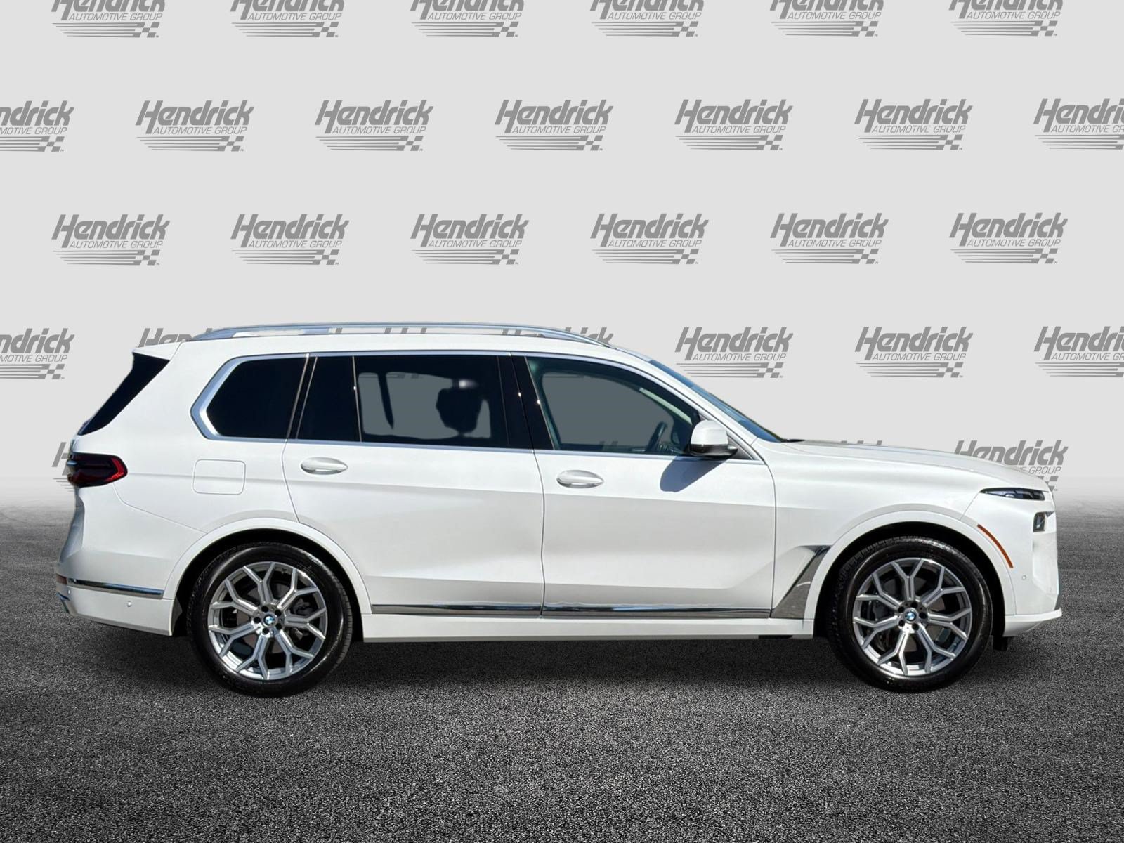 Used 2026 BMW X7 xDrive40i AWD/4WD image 3