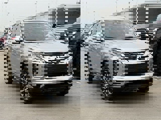 Used 2024 Mitsubishi Outlander Sport SE image 2