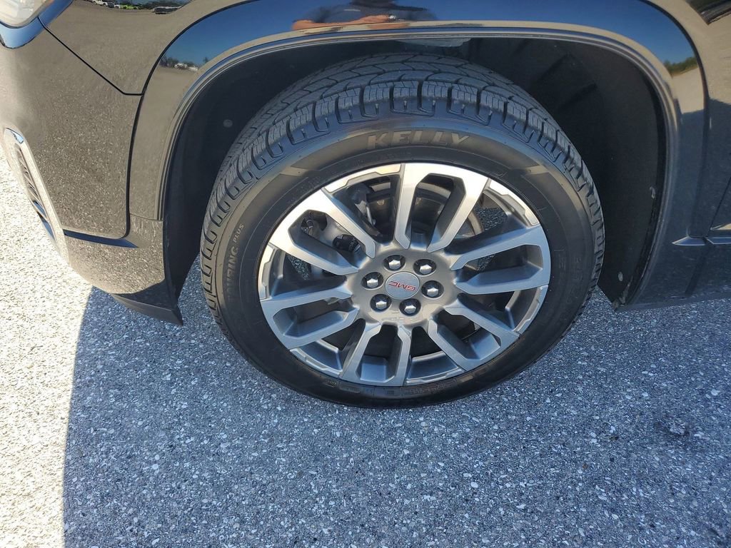 Used 2021 GMC Acadia Denali w/ Denali Technology Package image 17