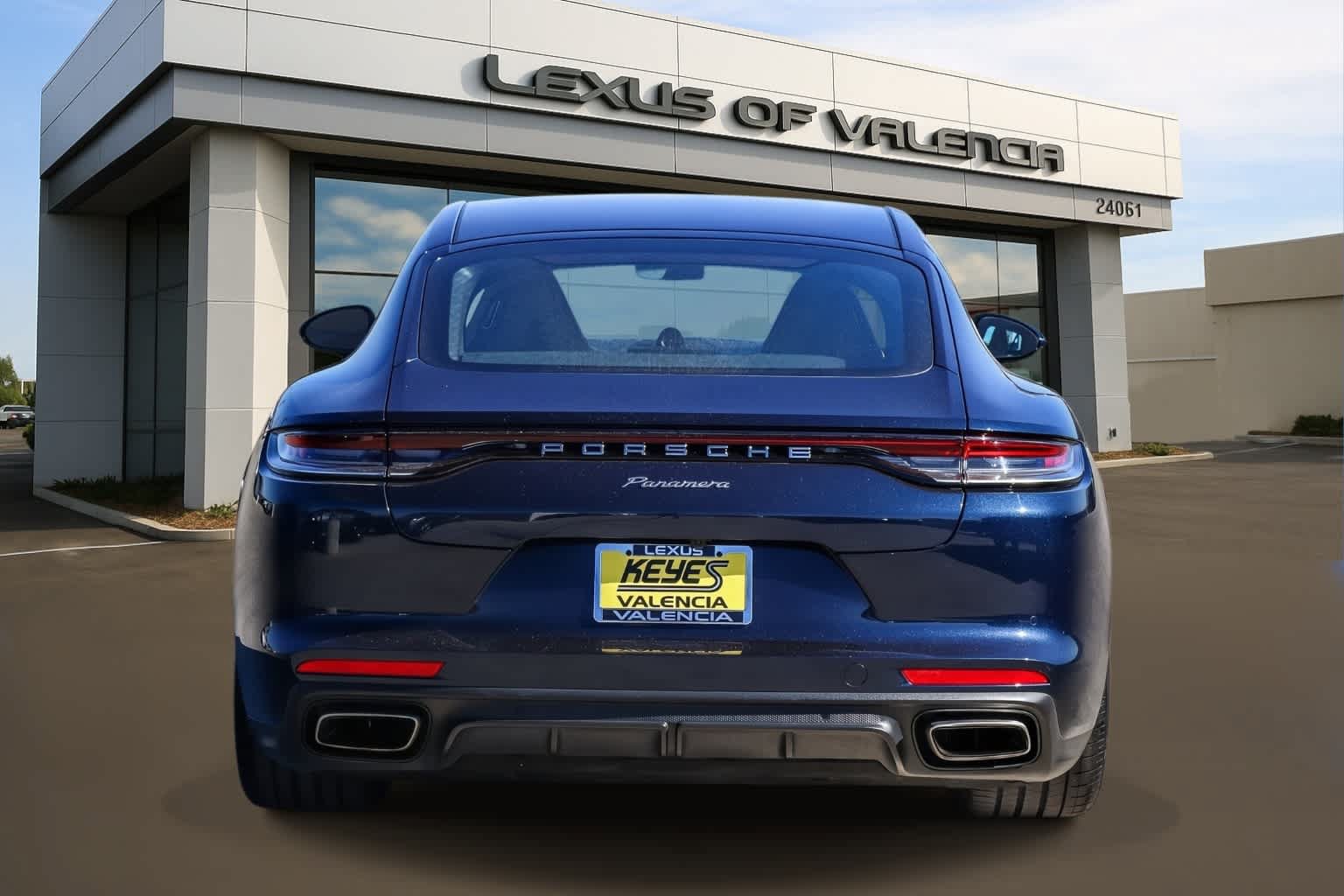 Used 2021 Porsche Panamera RWD image 3