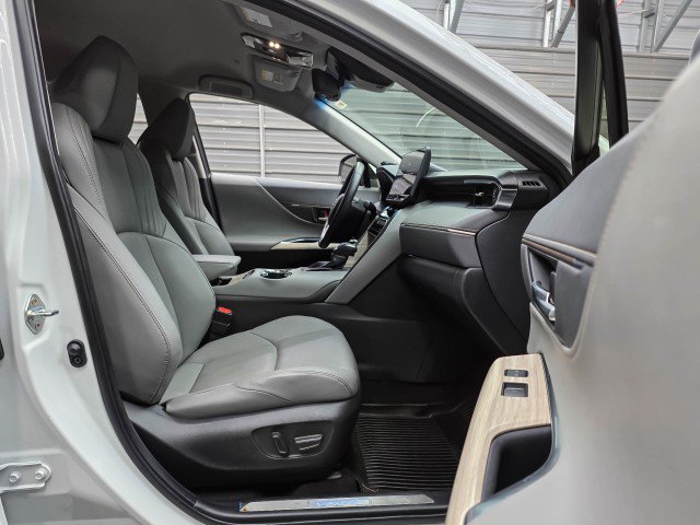 Used 2024 Toyota Venza Limited AWD/4WD image 14
