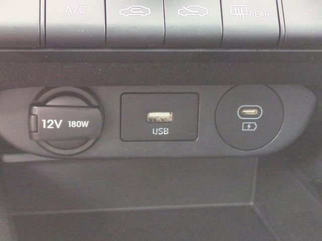 Used 2024 Hyundai Elantra SE image 19