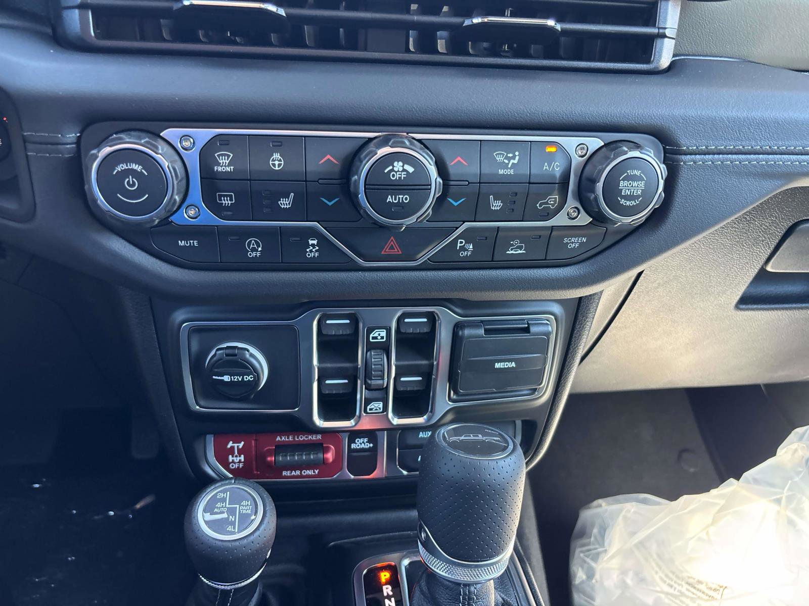 New 2026 Jeep Gladiator Mojave AWD/4WD image 10