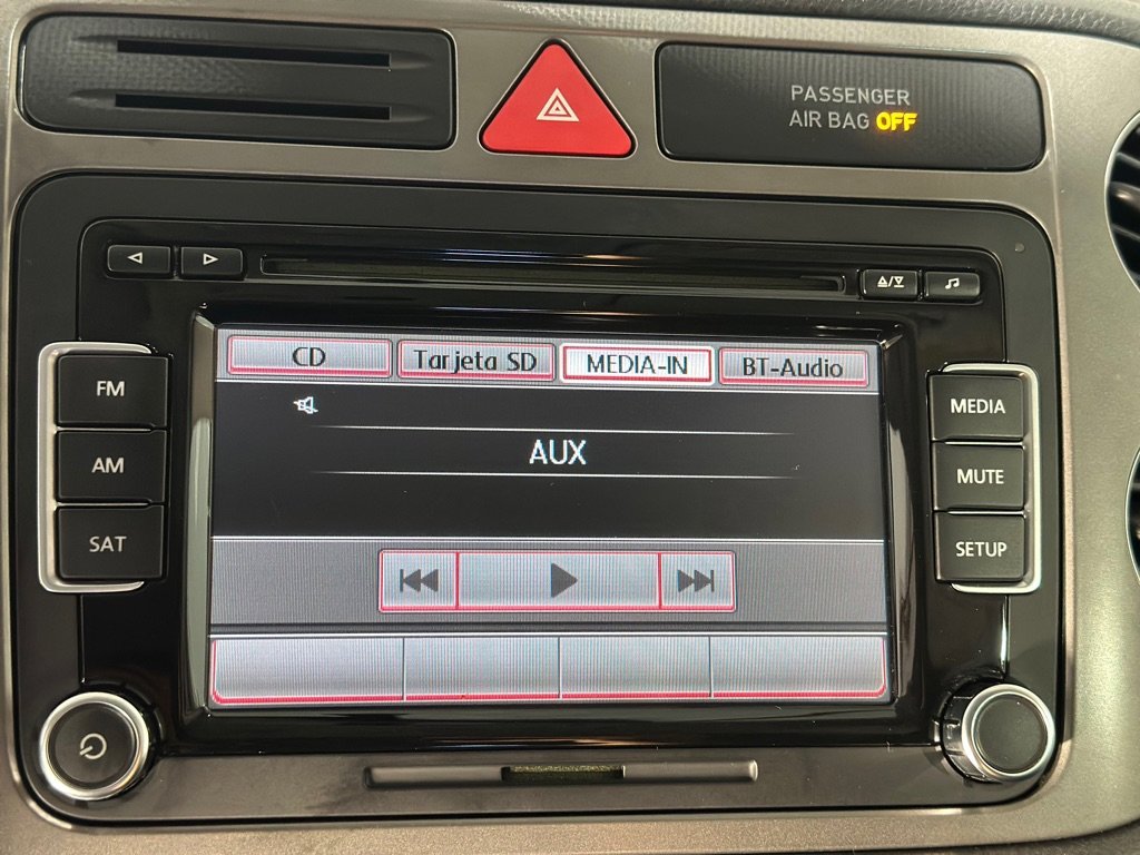 Used 2011 Volkswagen Tiguan S image 19