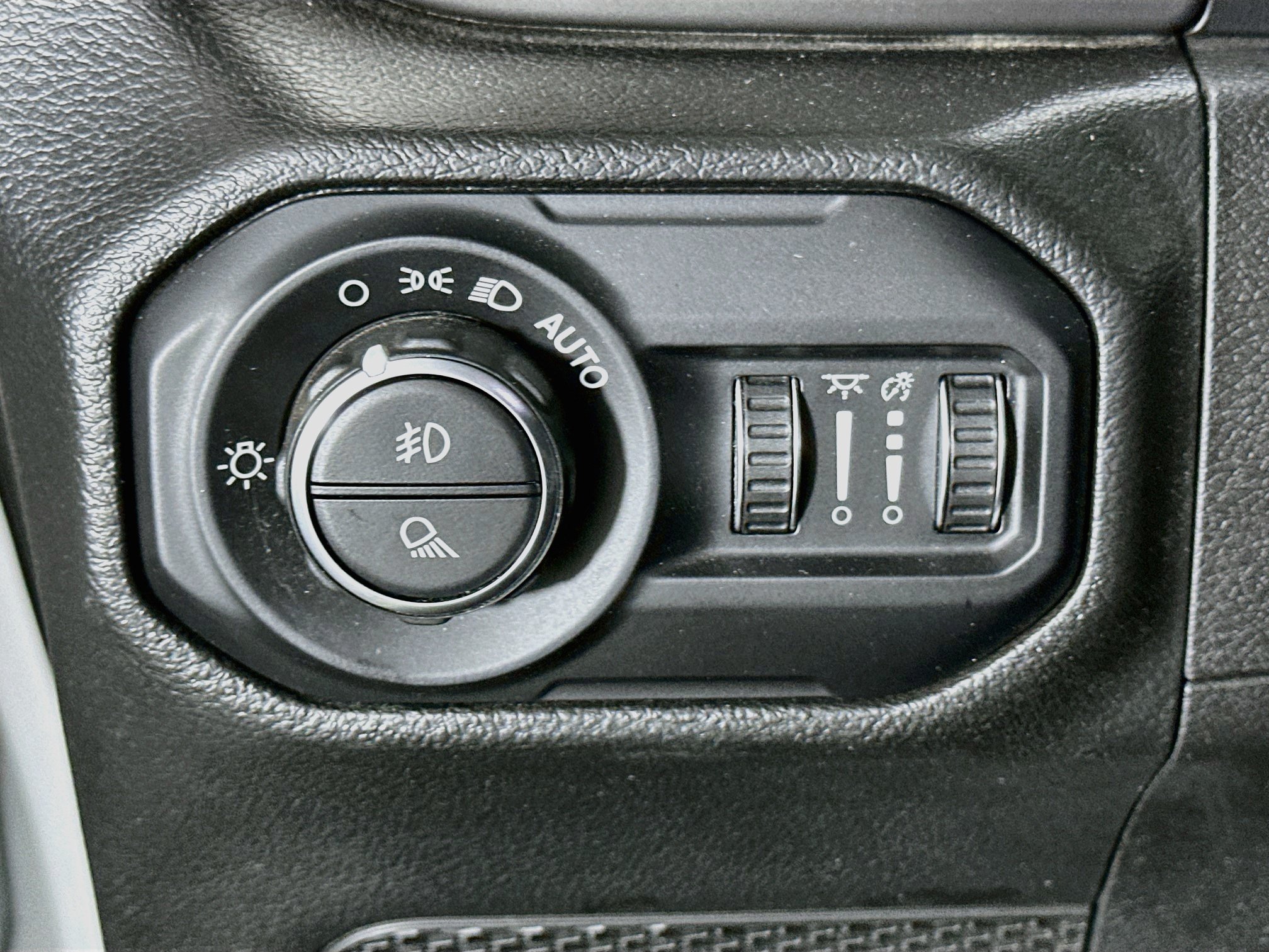 Used 2022 Jeep Gladiator Sport AWD/4WD image 16