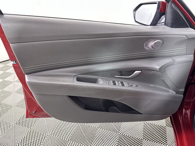 Used 2025 Hyundai Elantra SEL FWD image 23