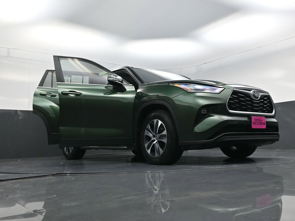 Used 2023 Toyota Highlander XLE image 25
