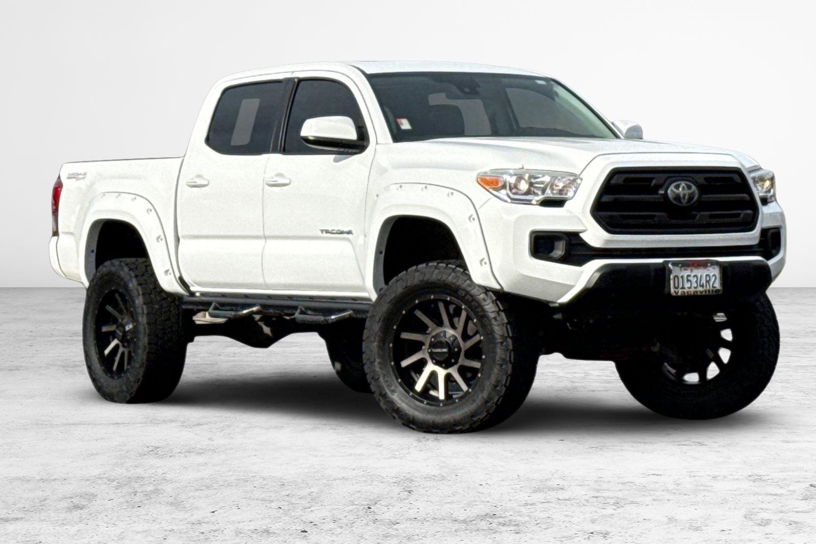 Used 2018 Toyota Tacoma SR image 2