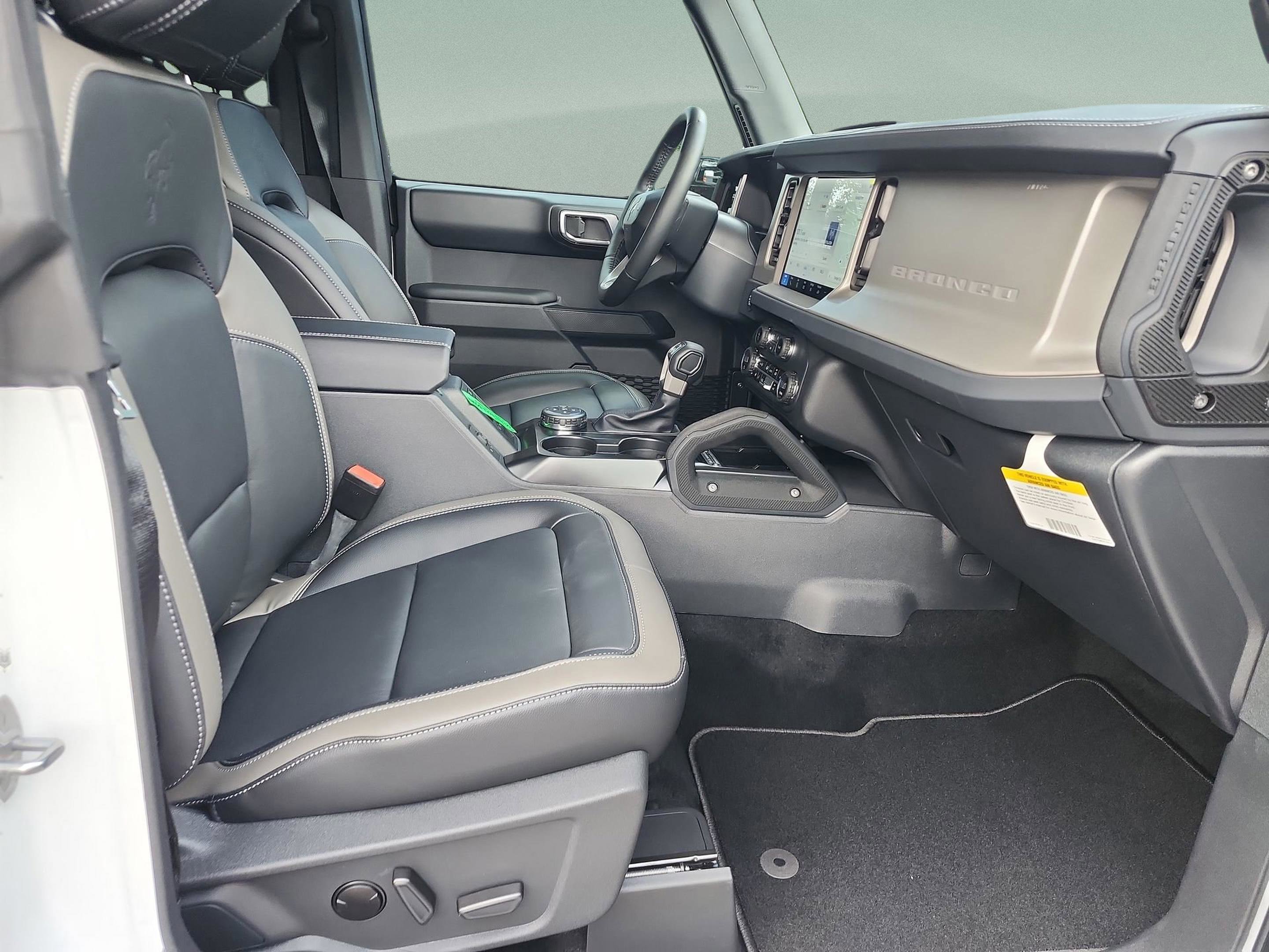 New 2025 Ford Bronco Outer Banks w/ Sasquatch Package image 18