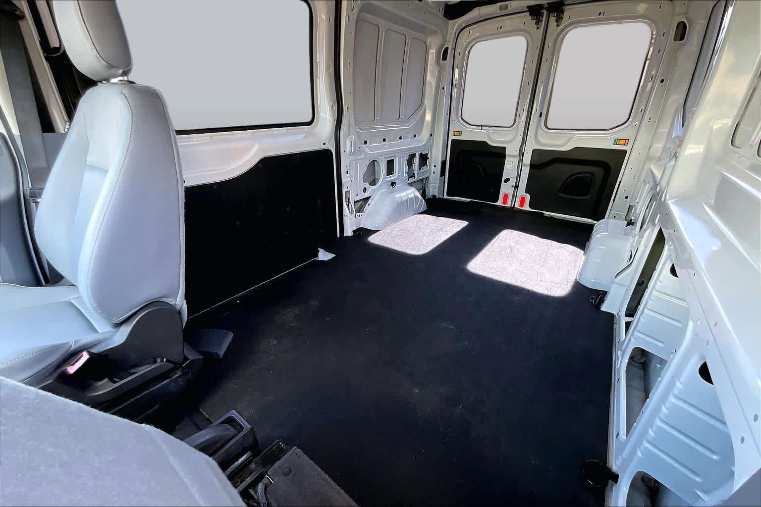 Used 2016 Ford Transit 150 130 Medium Roof RWD image 21