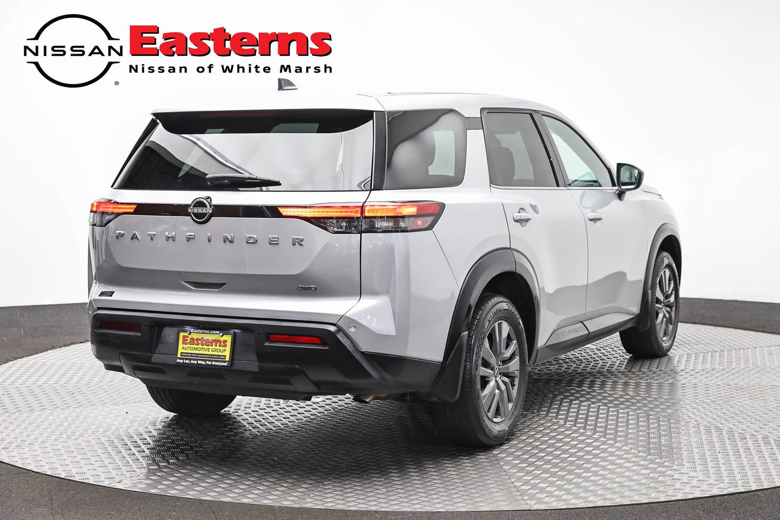 Used 2024 Nissan Pathfinder S AWD/4WD image 5