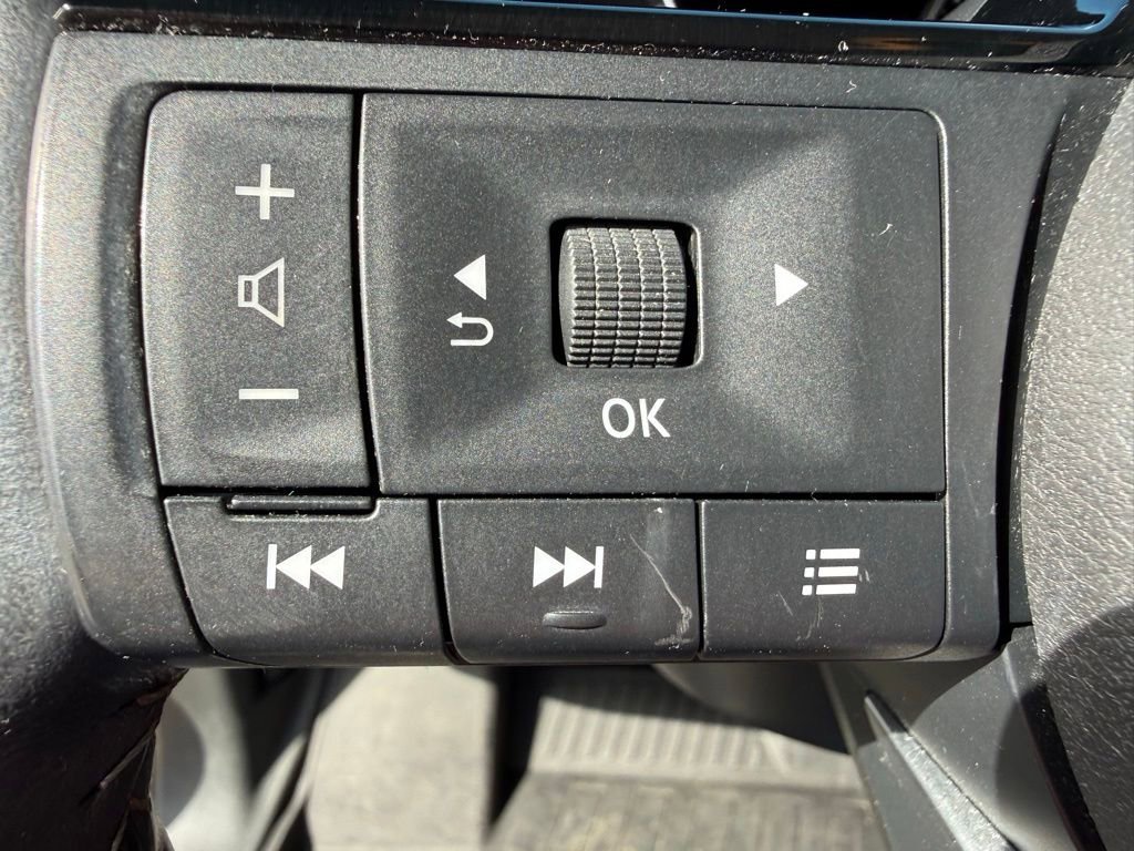 Used 2023 Nissan Pathfinder SL FWD image 11
