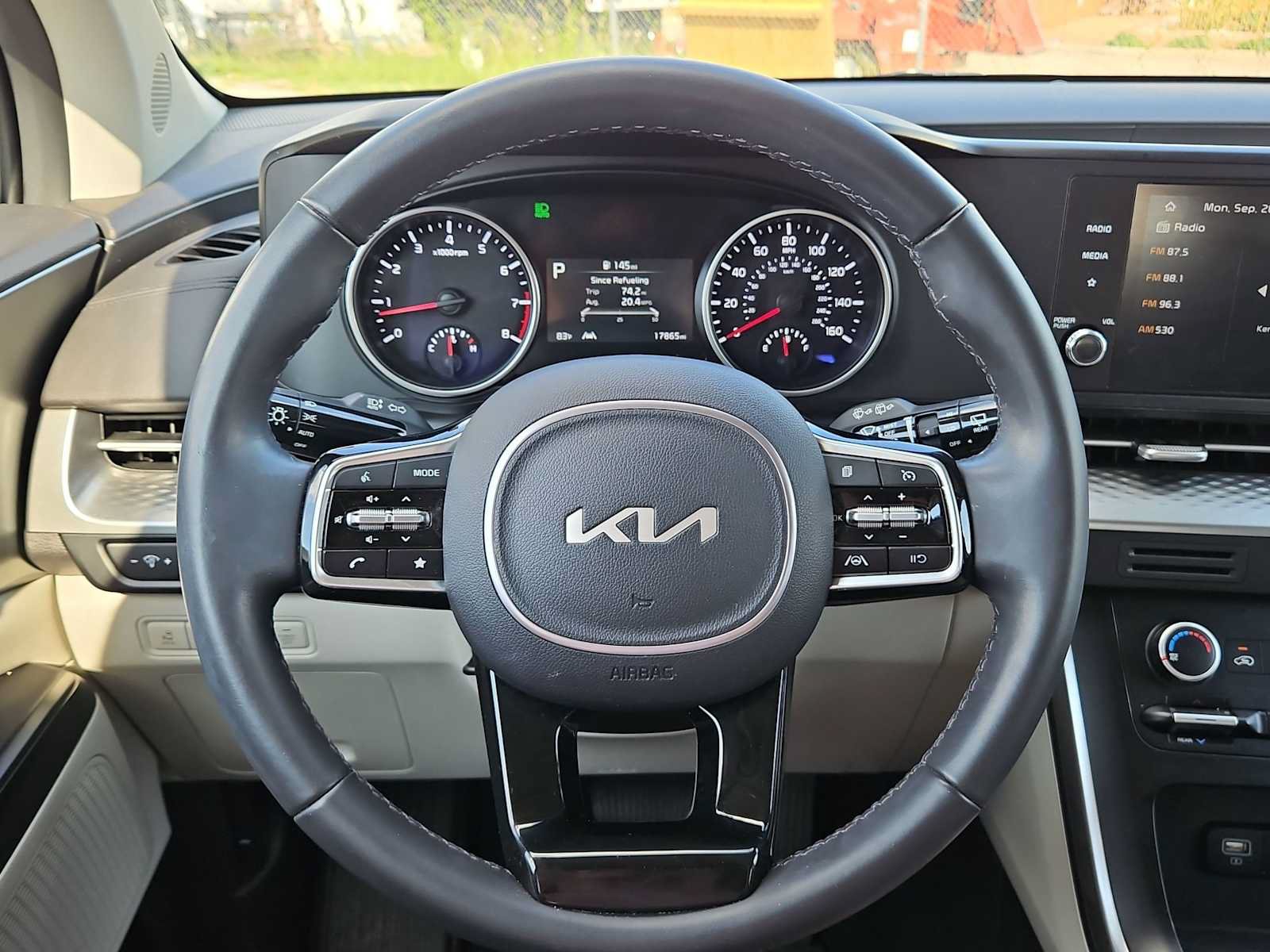 Used 2024 Kia Carnival LX FWD image 17