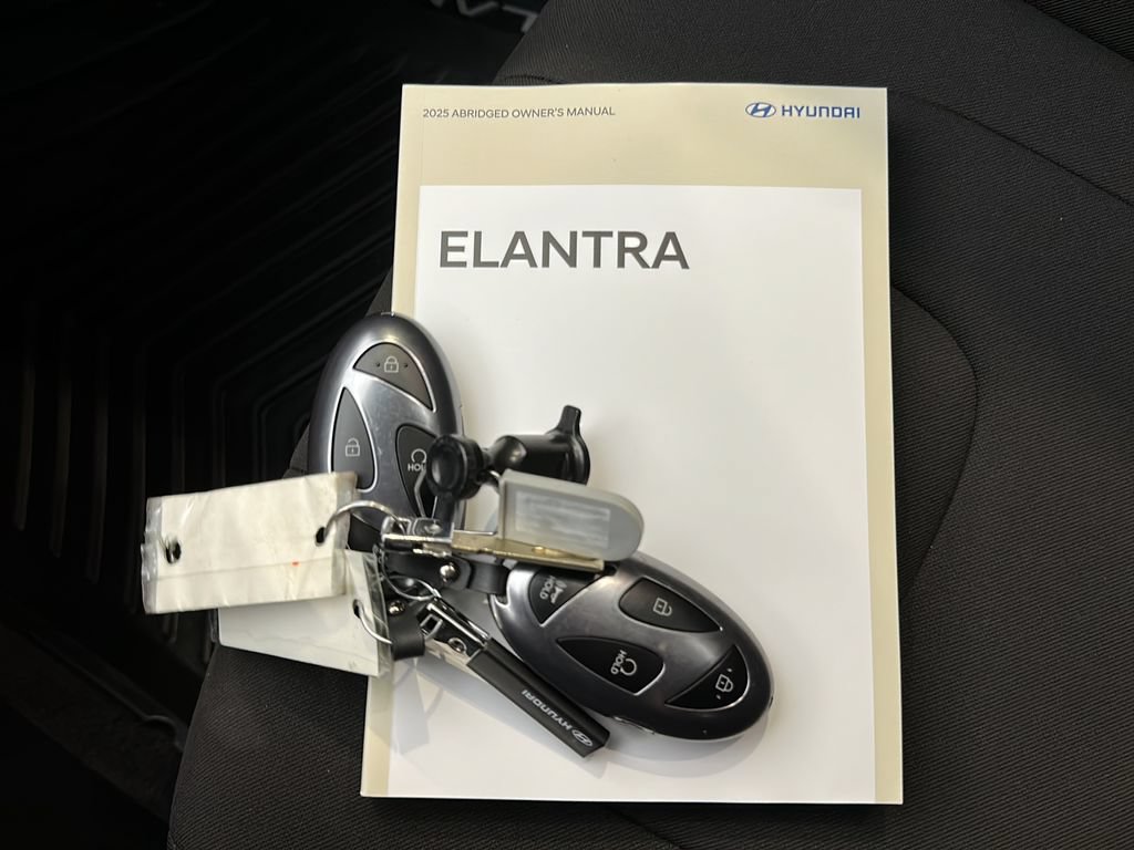 Certified 2025 Hyundai Elantra Sport FWD image 29