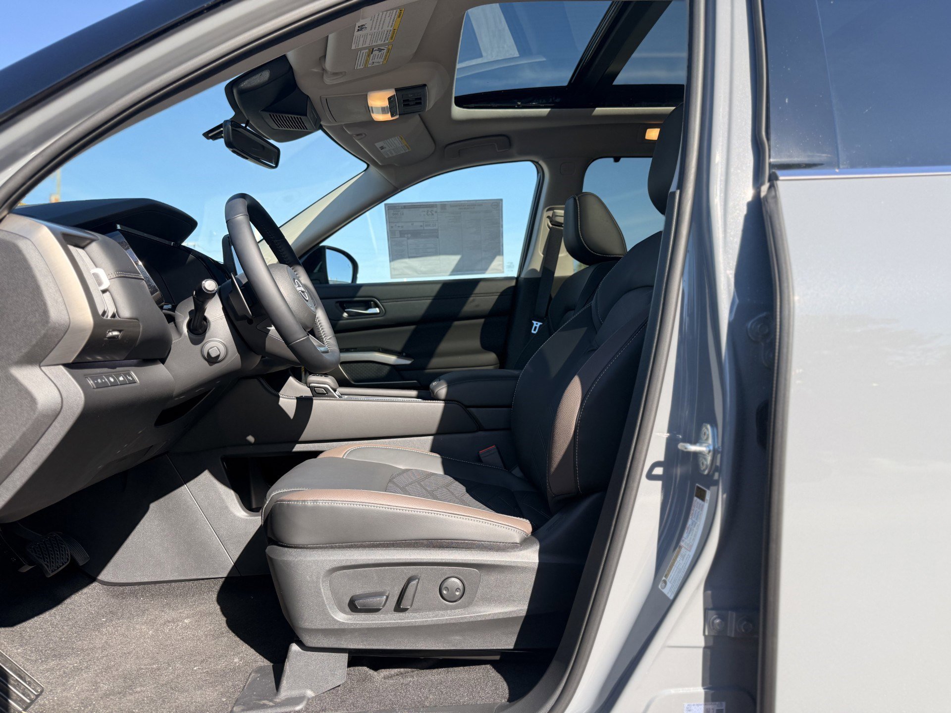 New 2025 Nissan Pathfinder Platinum image 6