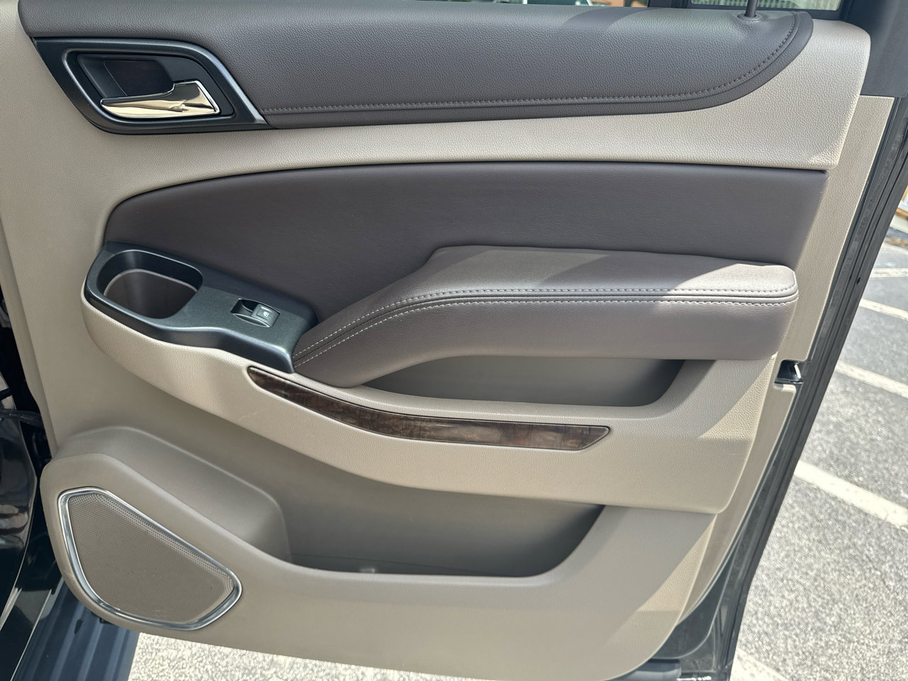 Used 2020 Chevrolet Suburban LT image 15