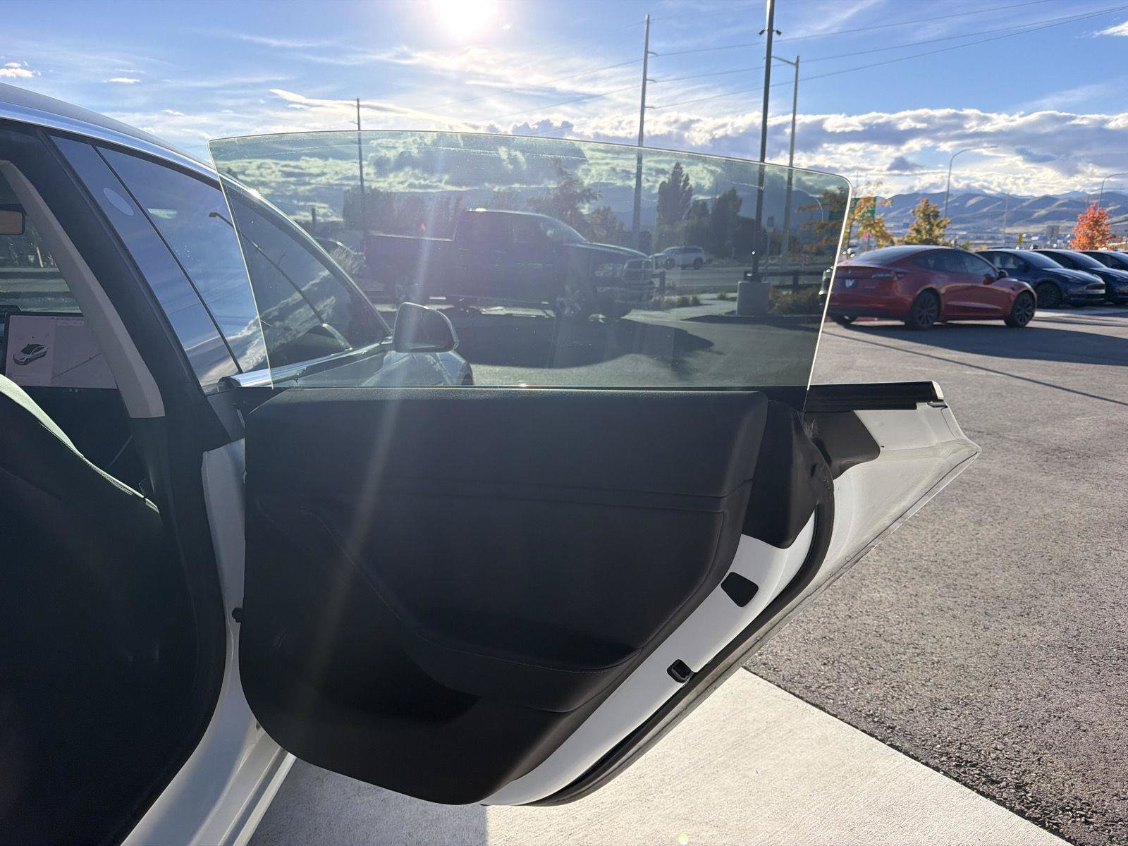 Used 2018 Tesla Model 3 Long Range RWD image 18