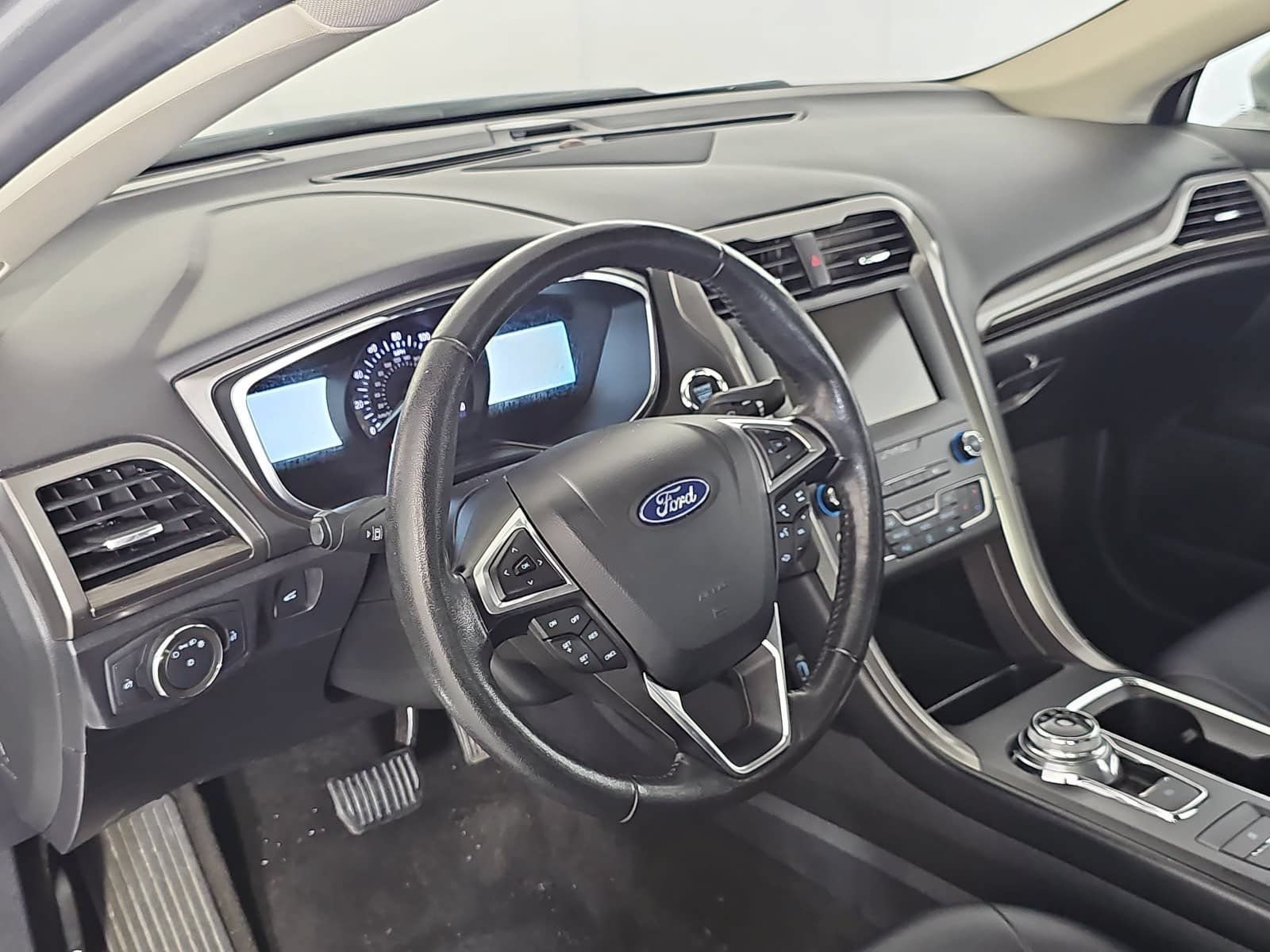 Used 2020 Ford Fusion SEL FWD image 15