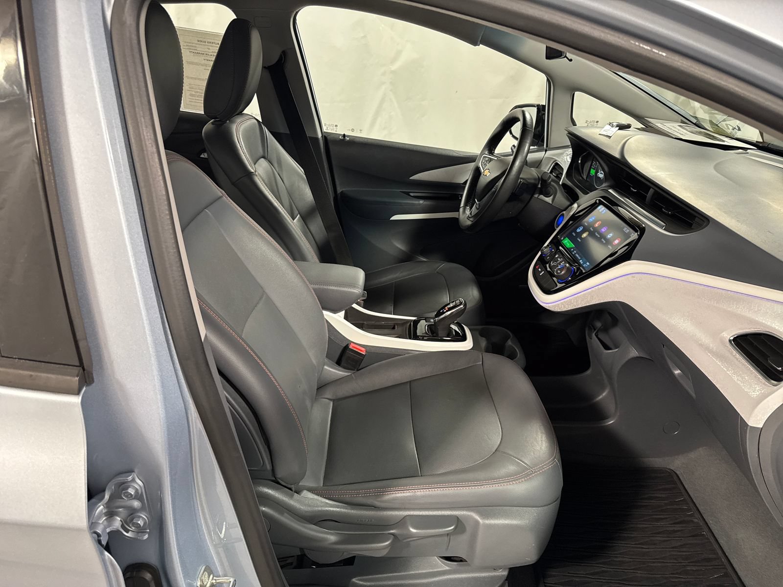 Used 2018 Chevrolet Bolt Premier w/ Driver Confidence II Package FWD image 27