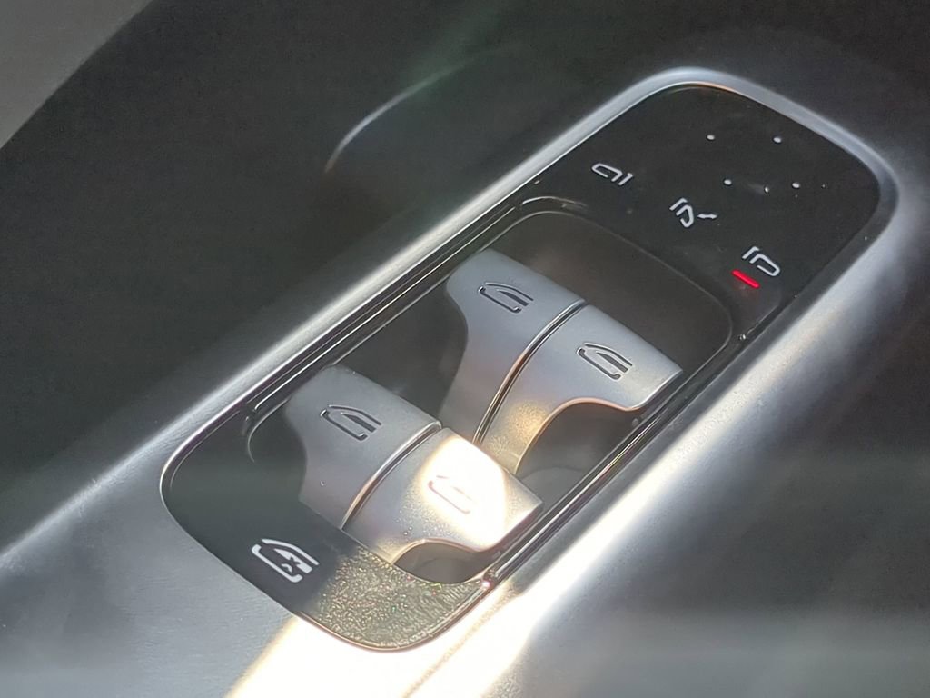 New 2025 Mercedes-Benz C 300 4MATIC Sedan image 9