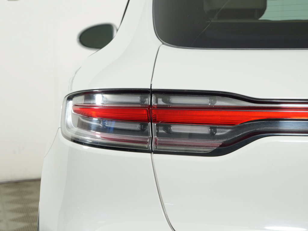 Certified 2023 Porsche Macan S AWD/4WD image 11