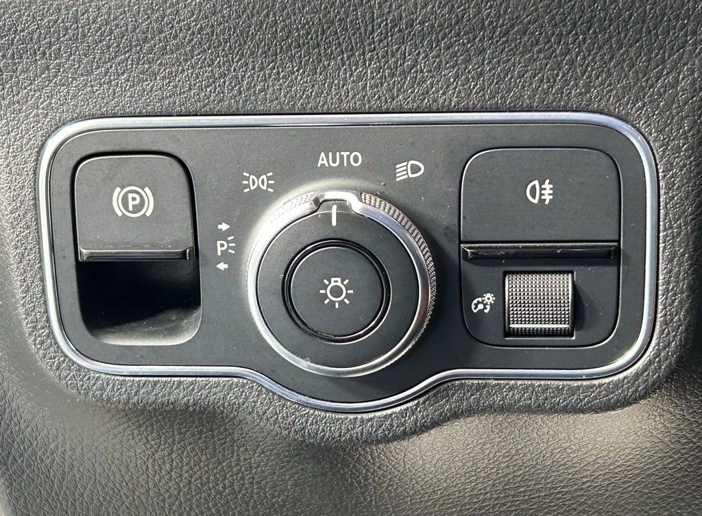 Used 2021 Mercedes-Benz GLA 35 AMG 4MATIC w/ Premium Package image 29