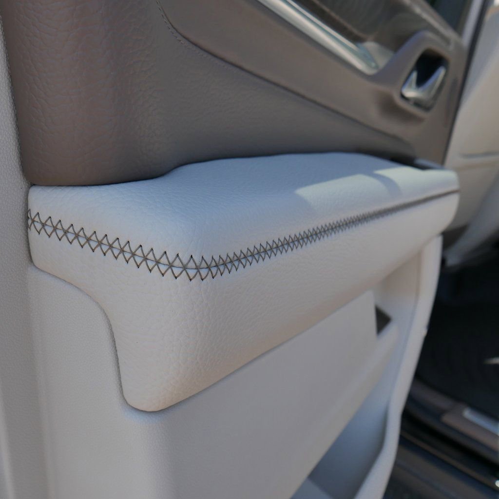 Used 2023 GMC Yukon XL Denali image 42