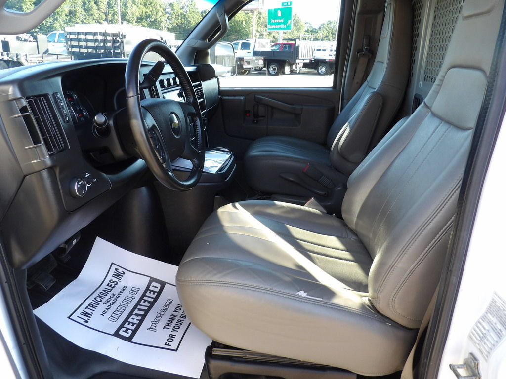 Used 2022 Chevrolet Express 2500 w/ Driver Convenience Package RWD image 17