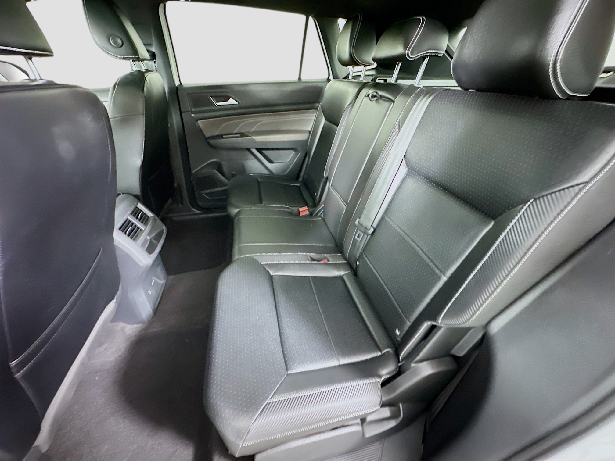 Used 2021 Volkswagen Atlas Cross Sport SE w/ Panoramic Sunroof Package FWD image 21
