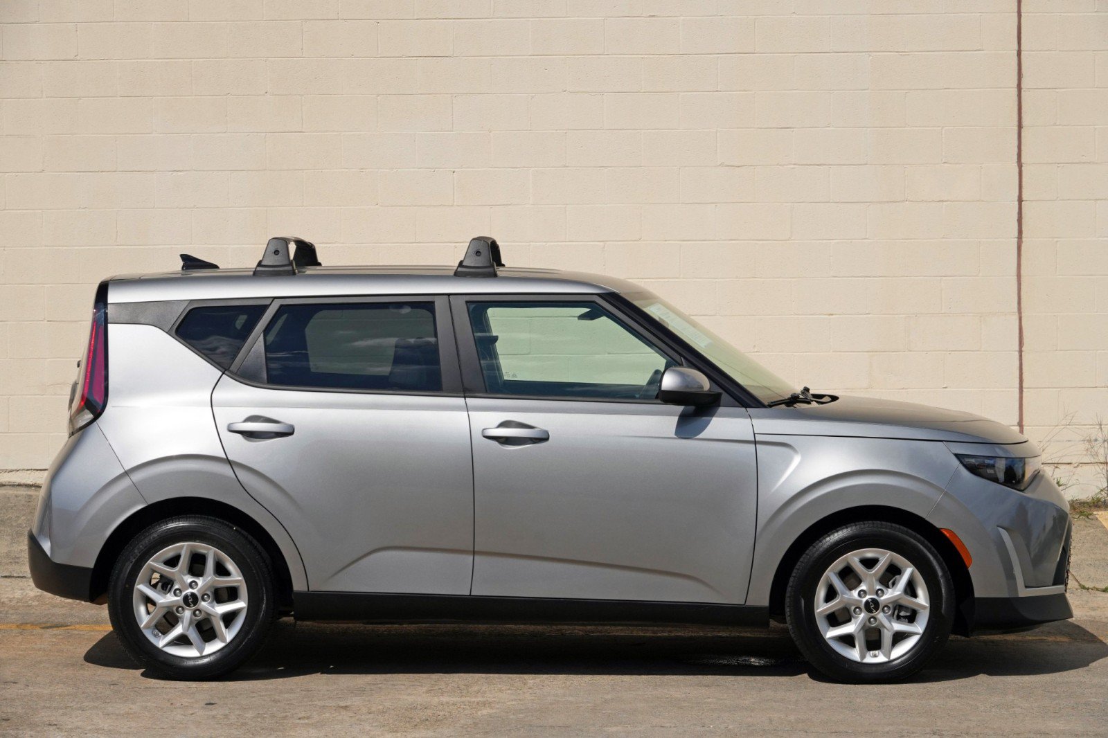 Used 2023 Kia Soul LX w/ LX Technology Package FWD image 44