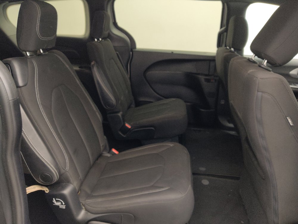 Used 2018 Chrysler Pacifica Touring Plus w/ S Appearance Package FWD image 19