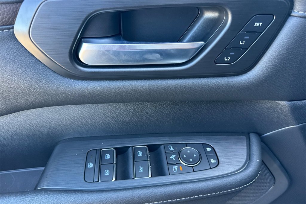 New 2025 Nissan Armada SL image 9