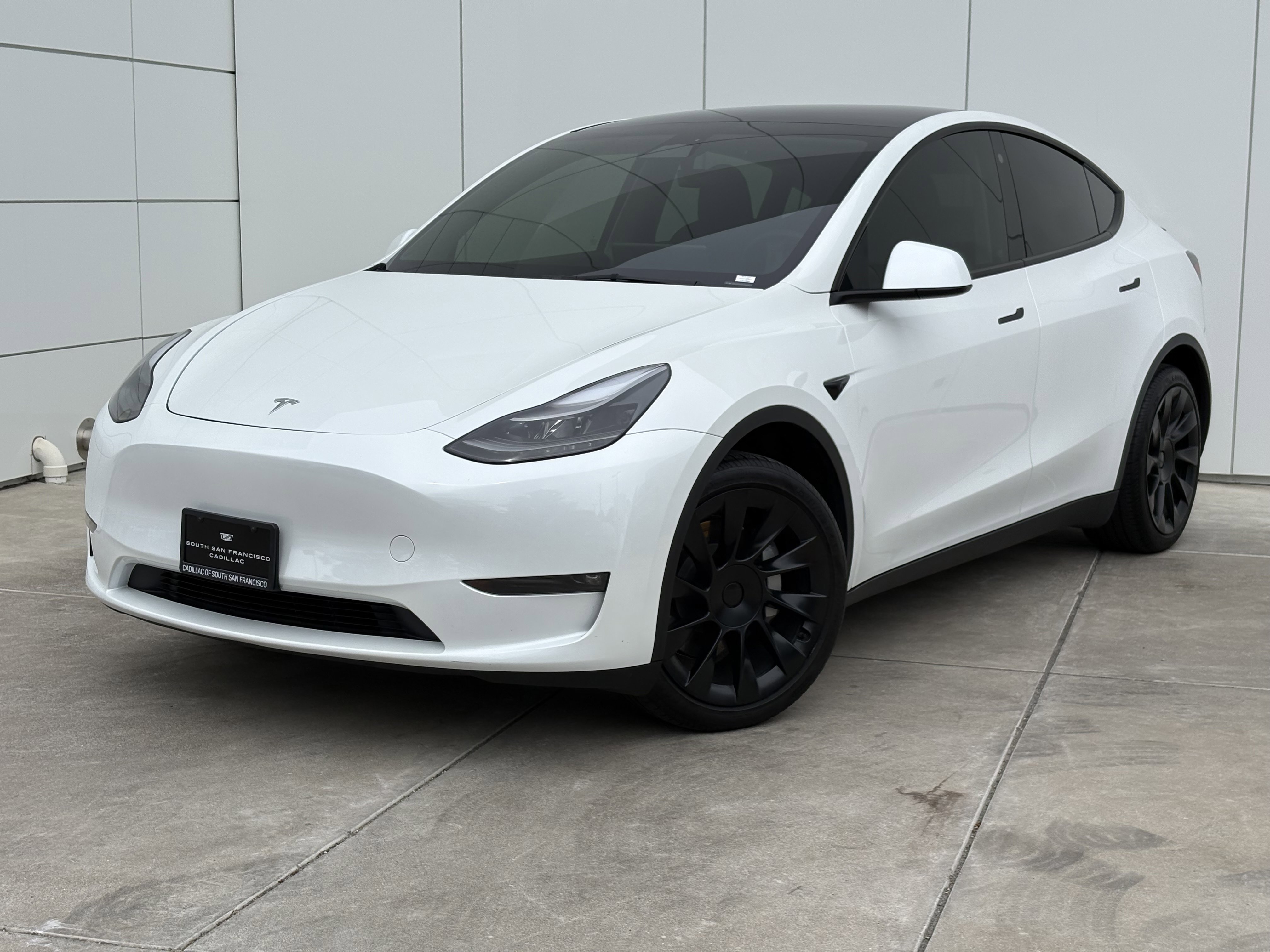 Used 2023 Tesla Model Y Long Range AWD/4WD image 2