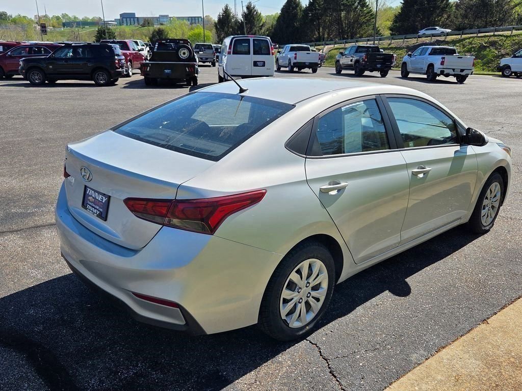 Used 2021 Hyundai Accent SE FWD image 3