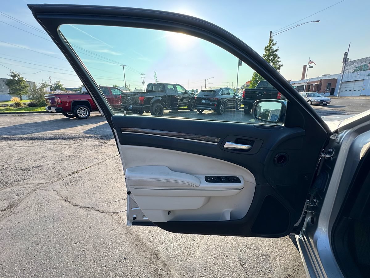 Used 2022 Chrysler 300 Touring L AWD/4WD image 13