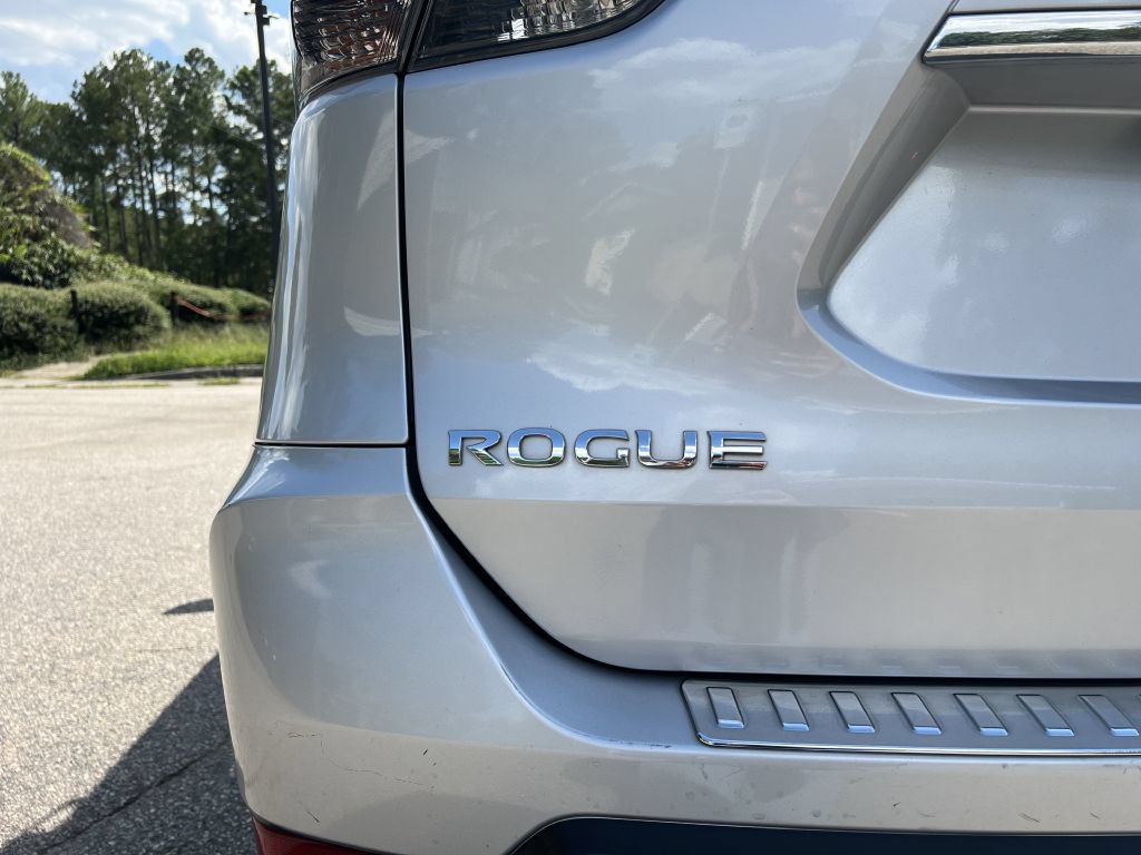 Used 2018 Nissan Rogue S AWD/4WD image 24