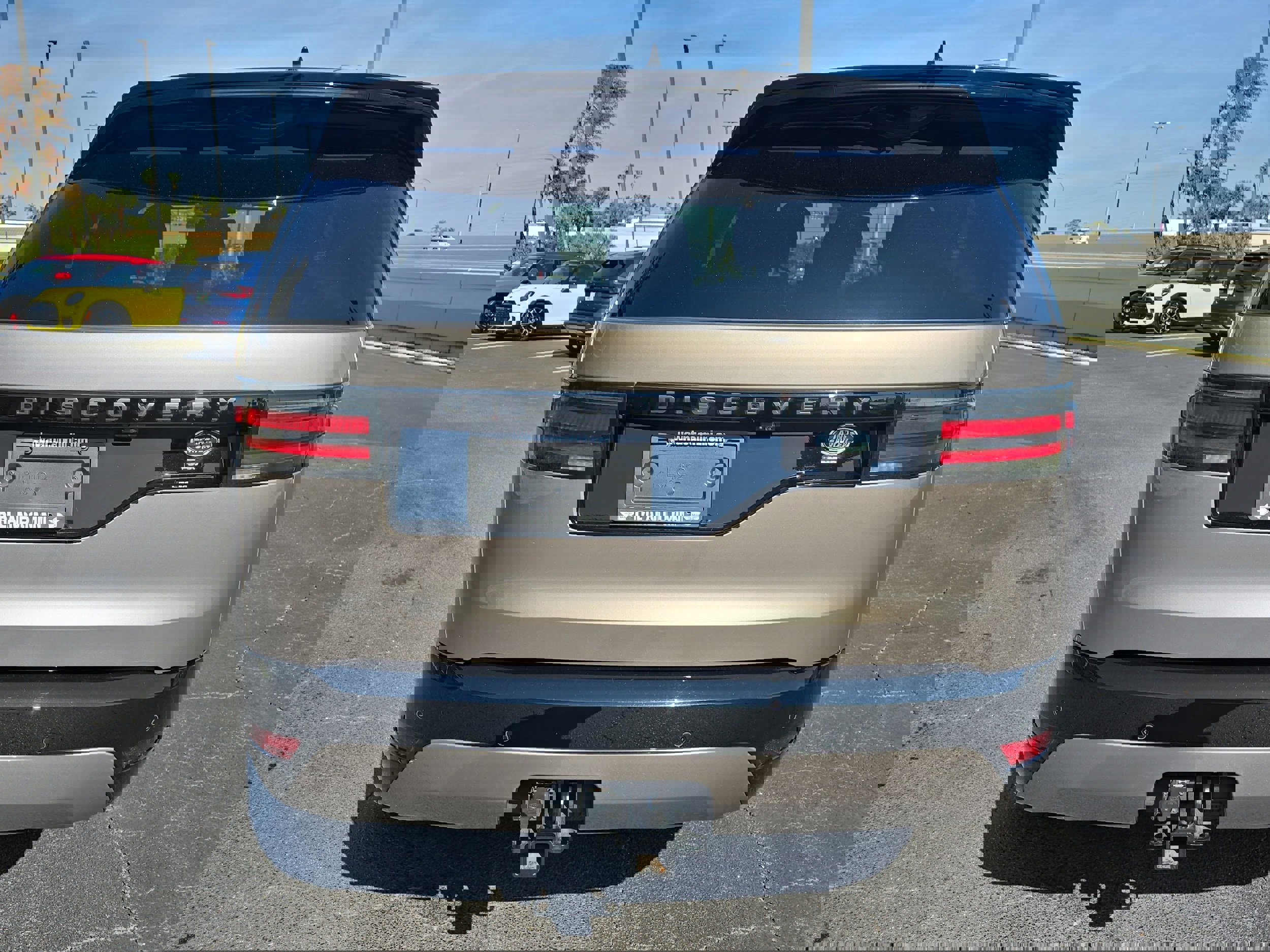 Used 2023 Land Rover Discovery S R-Dynamic image 5