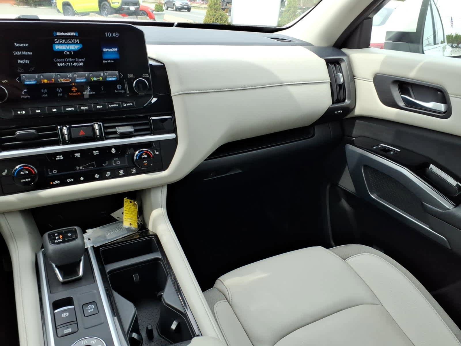 Used 2022 Nissan Pathfinder SL AWD/4WD image 15