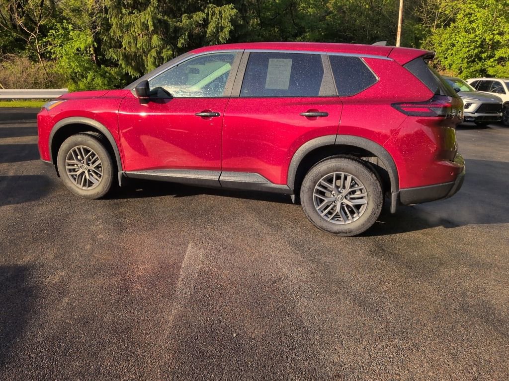 Used 2025 Nissan Rogue S AWD/4WD image 19