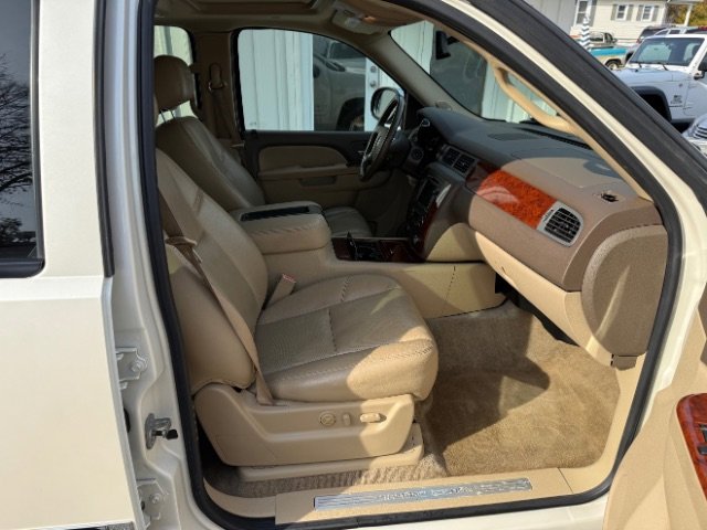 Used 2010 Chevrolet Suburban LTZ image 12