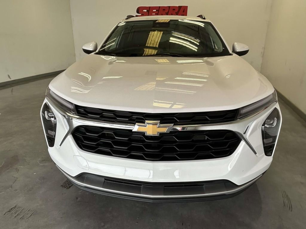 Used 2025 Chevrolet Trax LT w/ LT Convenience Package FWD image 8