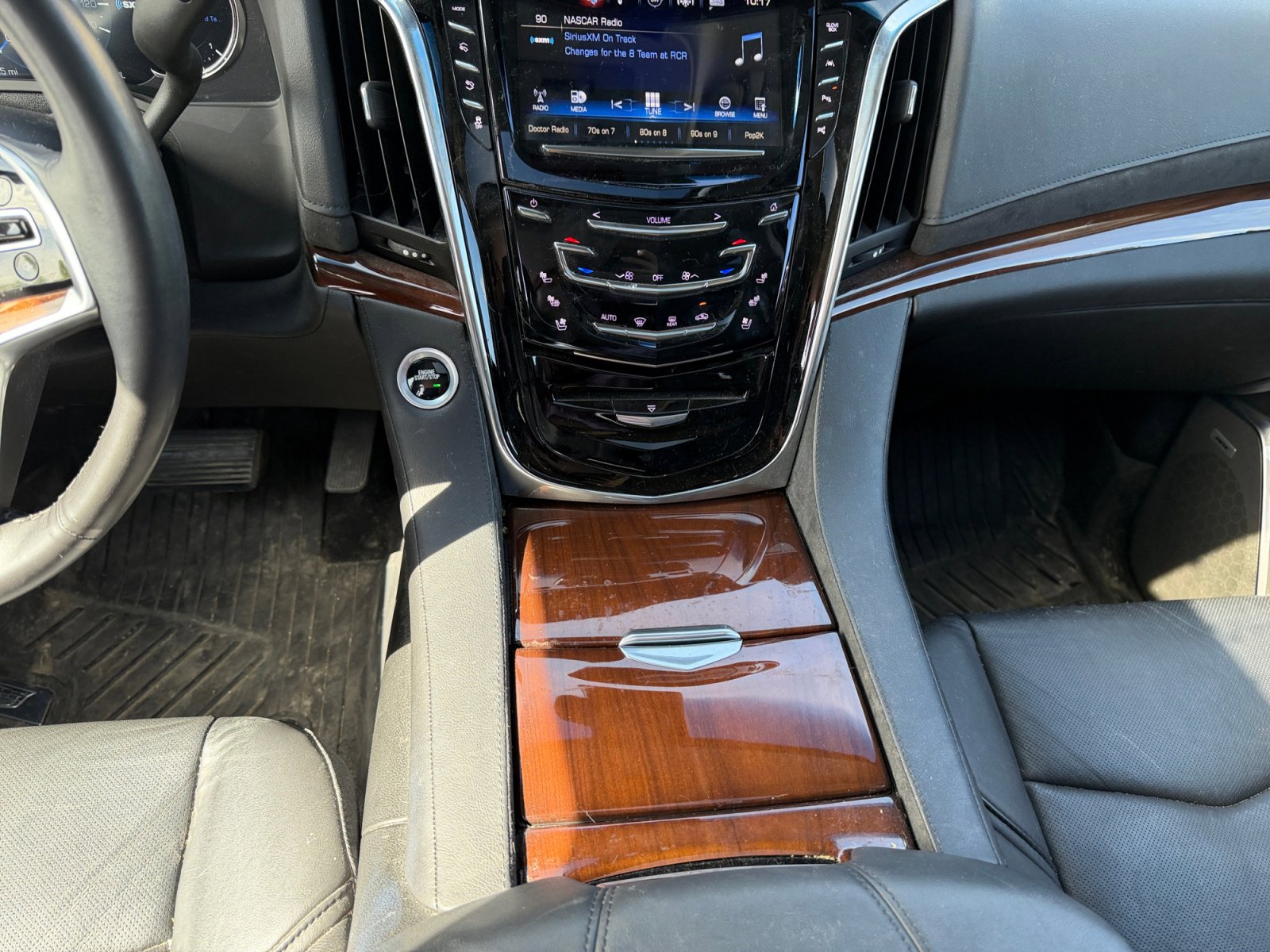 Used 2018 Cadillac Escalade ESV Premium Luxury AWD/4WD image 12