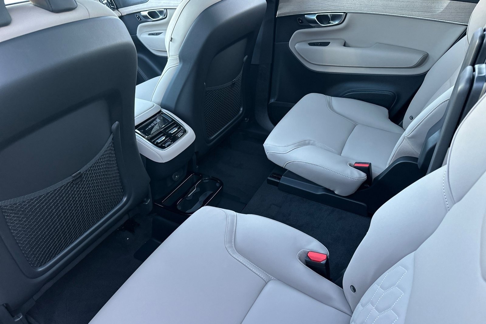 New 2026 Volvo XC90 B6 Plus image 4