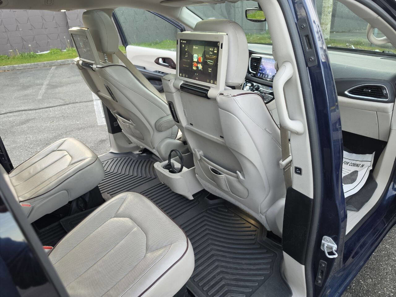 Used 2017 Chrysler Pacifica Limited w/ UConnect Theater Package FWD image 52