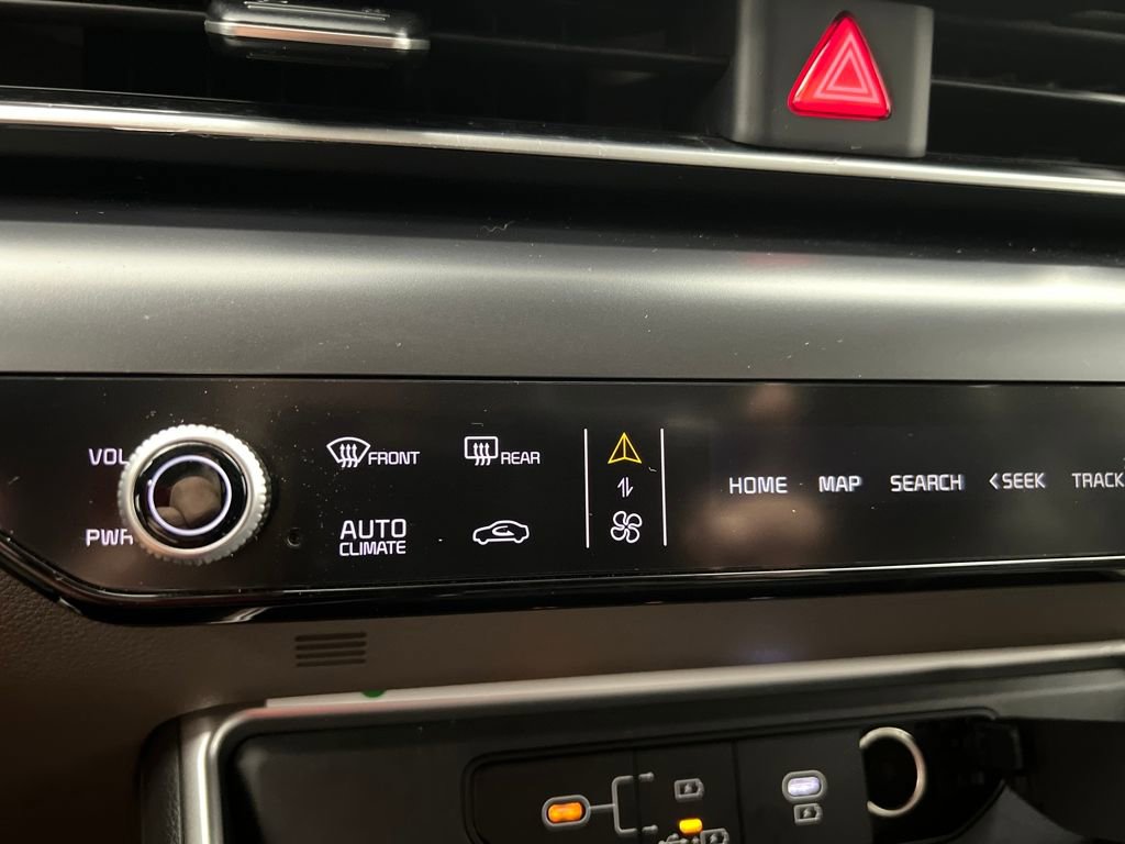 Used 2025 Kia Carnival image 52