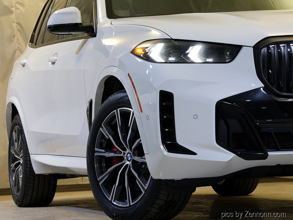 New 2026 BMW X5 xDrive40i w/ M Sport Package AWD/4WD image 4
