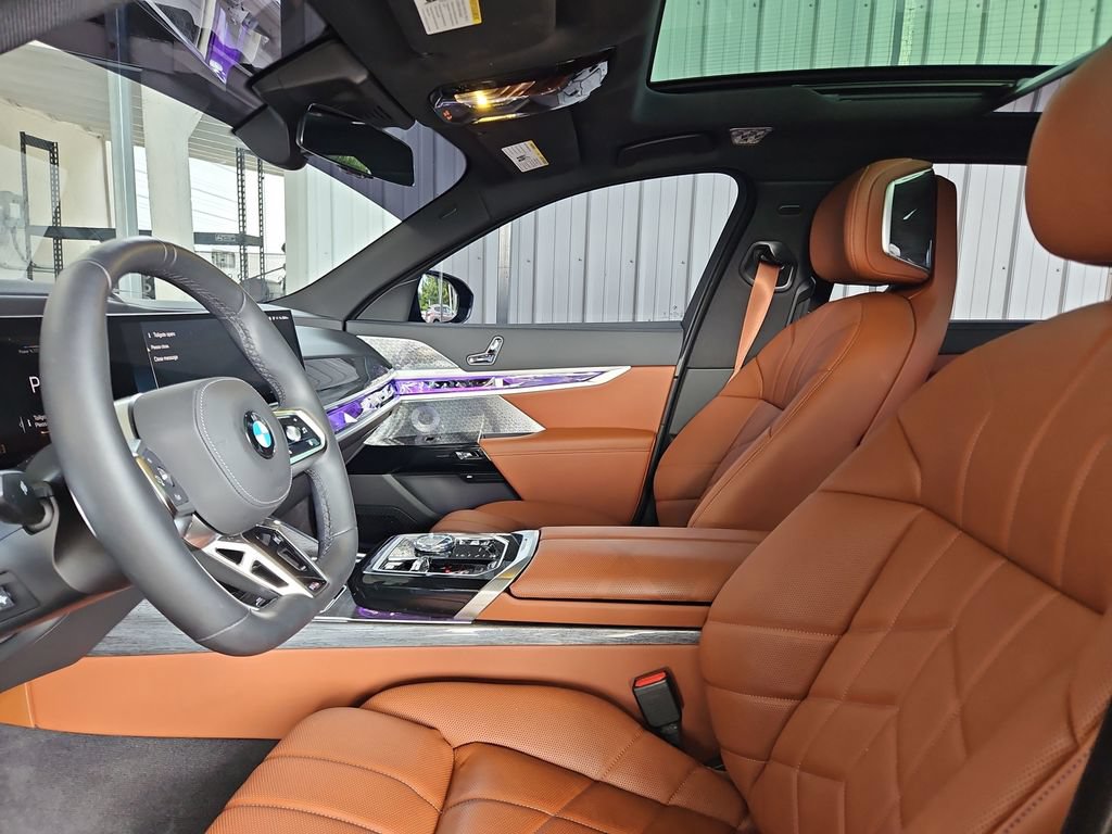 Used 2026 BMW 760i xDrive w/ Executive Package AWD/4WD image 23