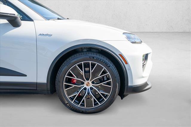 Used 2025 Porsche Macan 4S Electric AWD/4WD image 9