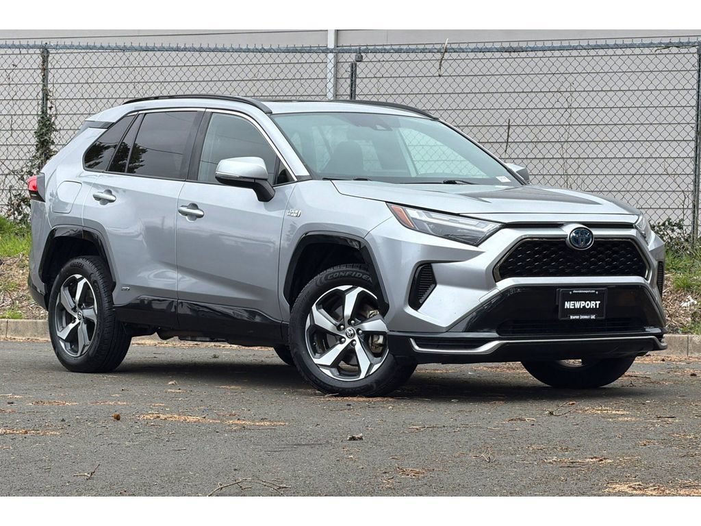 Used 2022 Toyota RAV4 SE w/ Weather & Moonroof Package AWD/4WD image 2